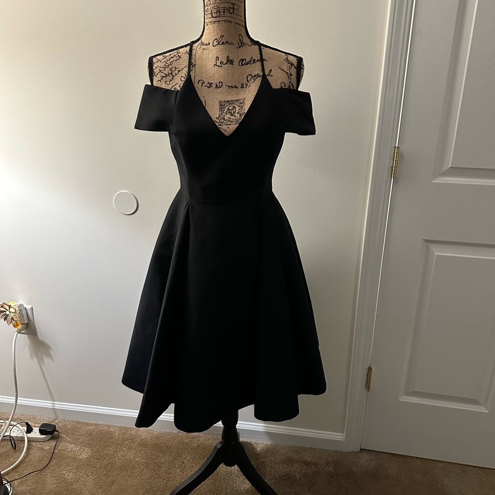 Halston Heritage Black A-Line Cold Shoulder V-Neck Cocktail Dress